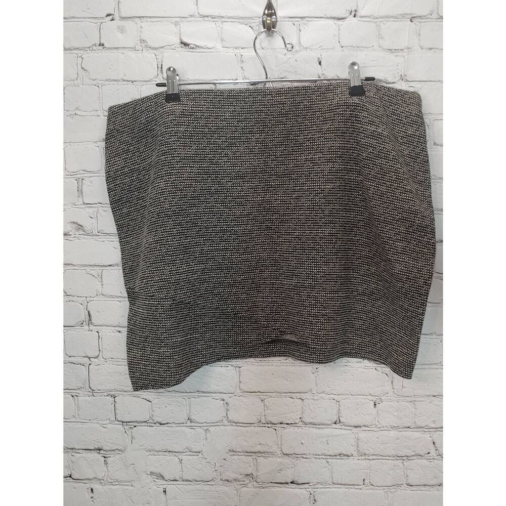 H & M Women's Size XL Black/White Knit Mini Skirt